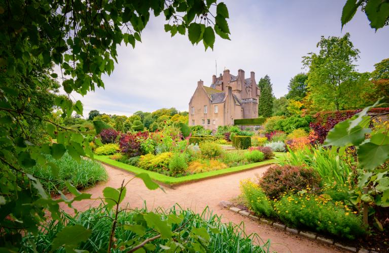 Crathes Castle Gardens 152 DS 133