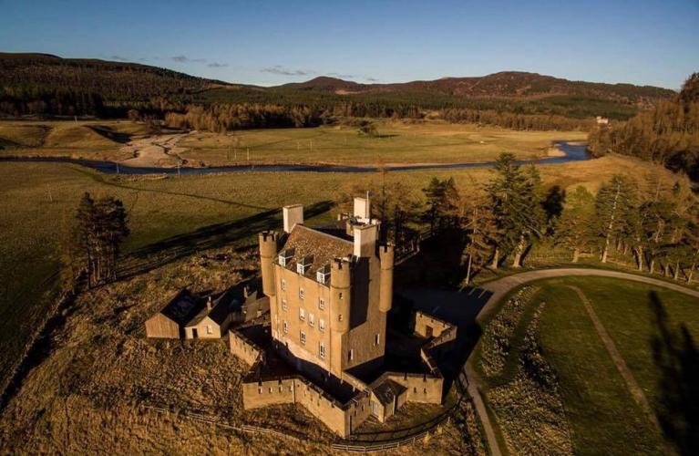 Braemar Castle Aerial shot2